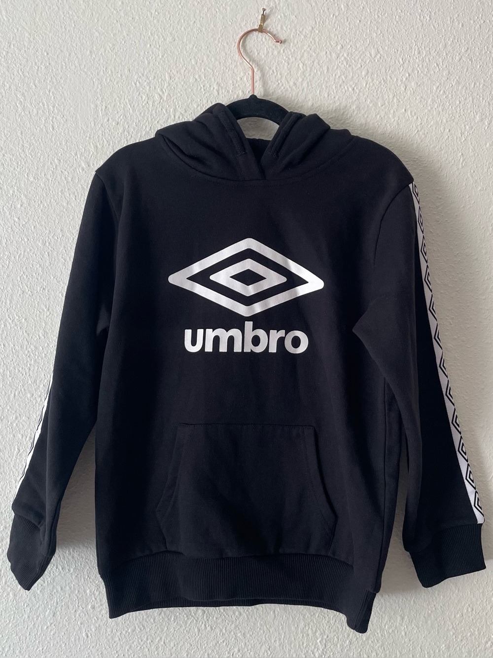 NWT Umbro Hoodie Youth 7/8 Black Logo Pullover Sweatshirt Soccer Athletic